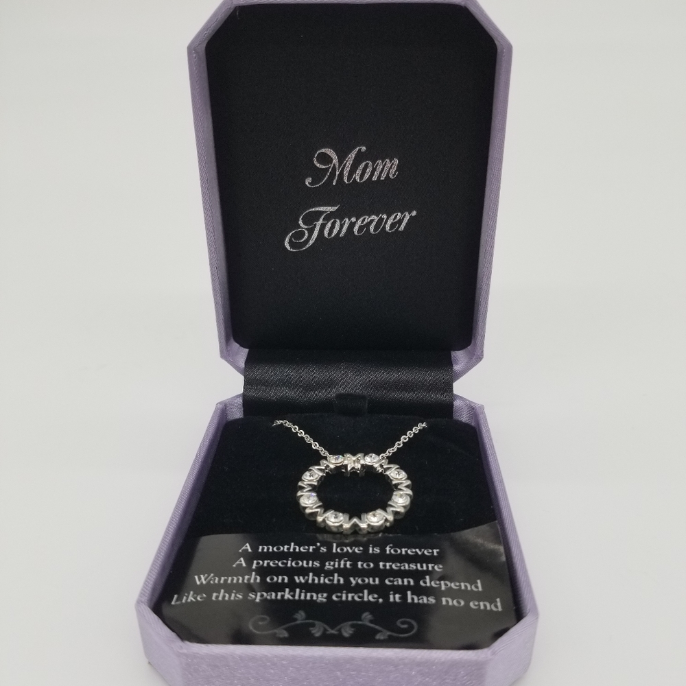 🆕️MOM Pendant